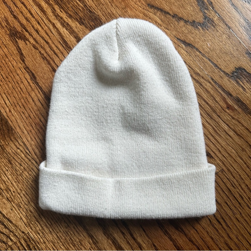 🥀✨ Baby Yoda Embroidered Beanie - Picture 2 of 2